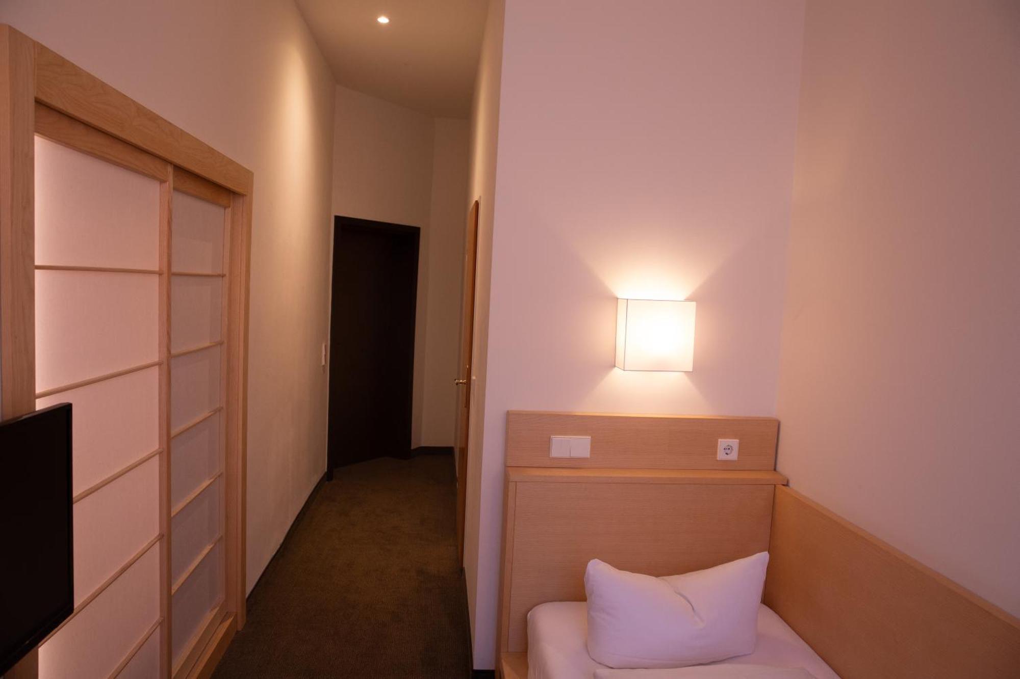 Single Room,1521782365:JPEG